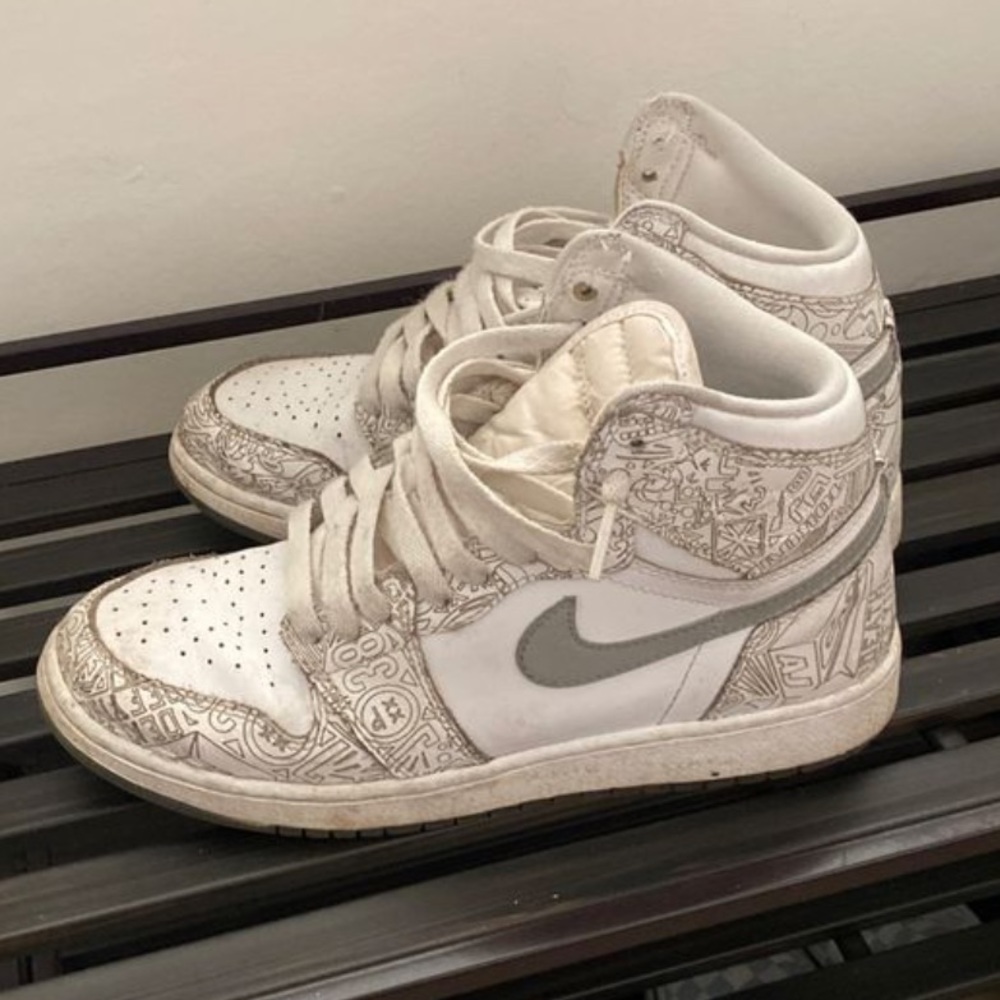 💙 preloved Jordan retro 1 laser boys sz 7 / 7y 💙